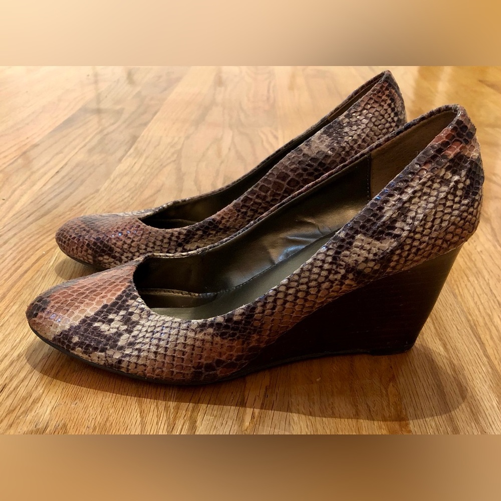 Bandolino Snakeskin Wedges